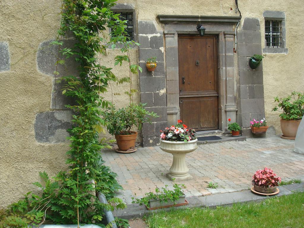Chateau De Bourrassol Bed & Breakfast Menetrol Exterior photo