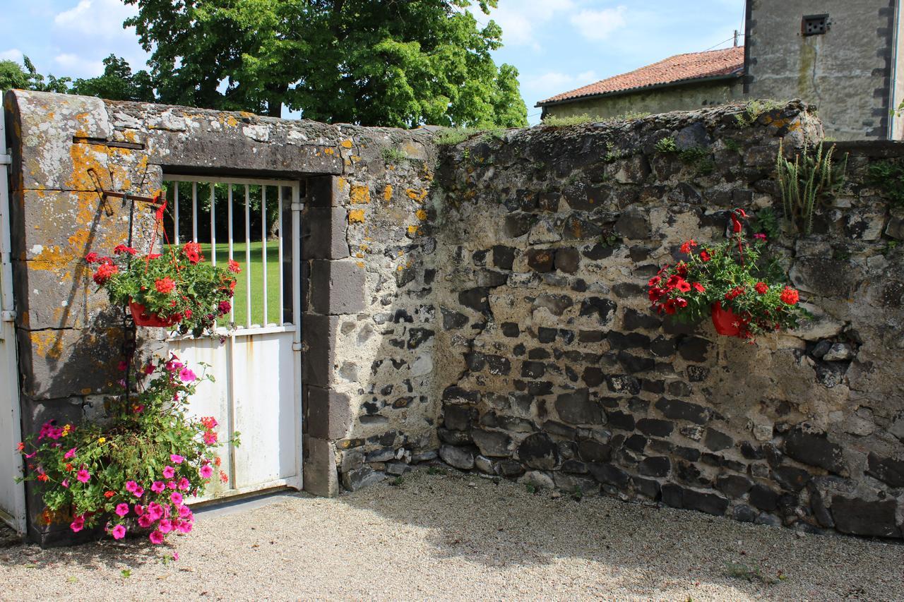 Chateau De Bourrassol Bed & Breakfast Menetrol Exterior photo