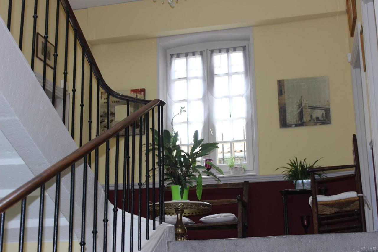 Chateau De Bourrassol Bed & Breakfast Menetrol Exterior photo